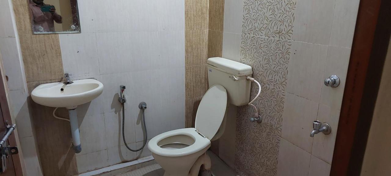 Guruvayur Adithya Kültér fotó