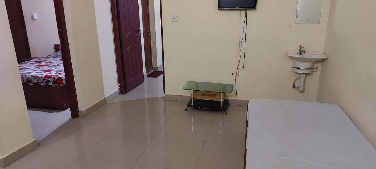 Guruvayur Adithya Kültér fotó