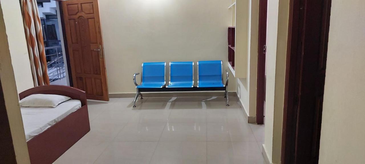 Guruvayur Adithya Kültér fotó
